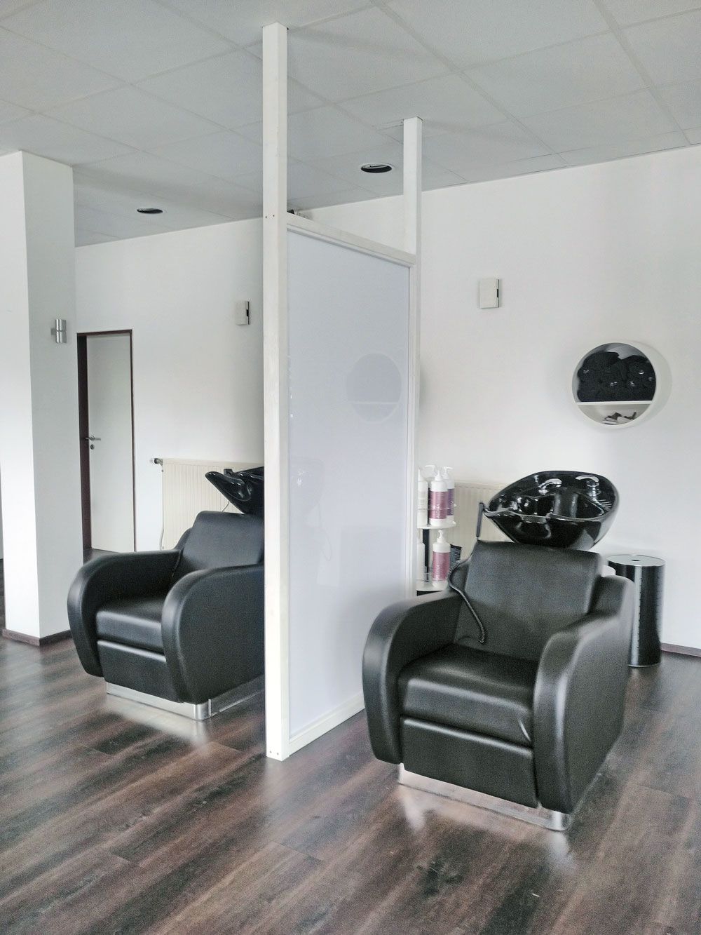 Haarsache Waschplätze mit Massagesessel